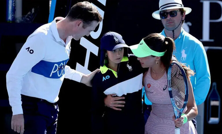 Australian Open 2026: Player Rushes to Help Ball Girl After On-Court Collapse
