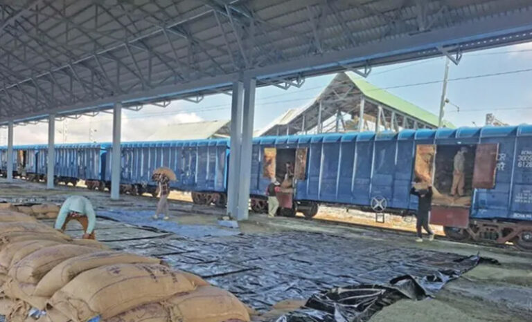Indian Railways Se Kashmir Tak Foodgrain Supply Hui Strong